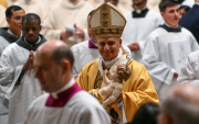 El papa León XIV celebra su primera misa de Navidad en el Vaticano