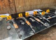 Caen dos brasileños con fusiles AK-47 y municiones dentro de una camioneta en Santa Cruz de la Sierra