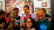 Nicolás Maduro celebró una cena navideña cantando, bailando y desafiando a Donald Trump