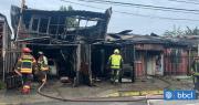 Triste amanecer para dos familias: incendio destruyó por completo viviendas en Puerto Montt