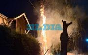 Peligro en La Plata: un grupo de chicos tiró pirotecnia y se incendió parte de una casa 