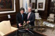 Javier Milei analiza convocar a una cumbre regional de la derecha en Argentina en 2026