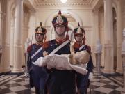 Javier Milei y sus medidas, EN VIVO: el curioso saludo de Navidad de la Casa Rosada, con los granaderos y el niñito Jesús en andas