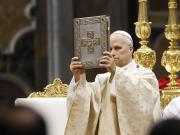 En su primera misa de Navidad, el Papa León XIV saludó en 10 idiomas y bendijo a Ucrania, Gaza y otros lugares en guerra