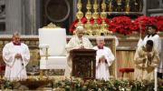 El papa recuerda el sufrimiento en Gaza y de los refugiados en el mundo en misa de Navidad