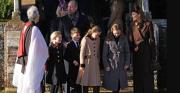 La familia real británica asiste a la misa de Navidad sin Andrés, hermano del rey