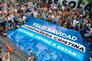 Militantes se reunieron para desearle feliz Navidad a Cristina Kirchner