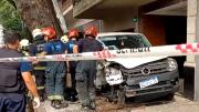 Caballito: una camioneta perdió el control, se subió a la vereda y se incrustó en un edificio