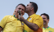 Jair Bolsonaro reafirma a su hijo Flávio como candidato presidencial de Brasil