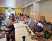 El intendente Carlos Albisu compartió la víspera de Navidad con usuarios de los comedores del departamento