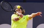 Tsitsipas cambia de raqueta para volver al top ten
