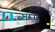 Detienen a un hombre por el apuñalamiento de tres mujeres en el metro de París