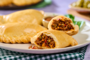 Empanadas de carne molida: origen, preparación y presencia en la cocina tradicional