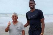 Willian Pacho causó euforia en playas de Esmeraldas