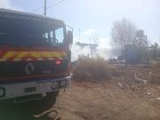 Incendio en un basural de Godoy Cruz y un conductor de un camión grave tras caer a un barranco