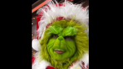 Daniel Sarcos sorprende con una impecable caracterización de El Grinch