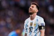 Del potrero al millón: subastan la primera camiseta que usó Messi en Rosario