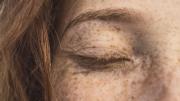 Qué significa que nazca una persona con pecas dentro del árbol familiar