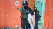 Un delivery de drogas fue detenido durante un allanamiento en su vivienda de barrio Lomitas de Oro