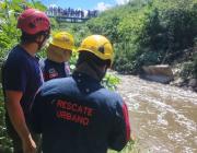 Rescatan el cuerpo sin vida de un hombre en un canal de drenaje