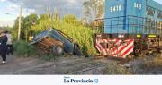 Un tren embistió a una camioneta y la arrastró hasta un canal