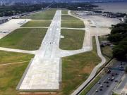 Más de una docena de vuelos afectados por demoras y desvíos en Aeroparque: se rajó un sector del pavimento de una pista