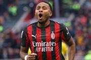 Pervis Estupiñán sigue en la banca mientras el AC Milan gana y toma el liderato de la Serie A