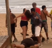 Terrible agresión a un joven en Punta del Diablo: video muestra brutal golpiza en la playa