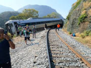 Tren de pasajeros se accidenta en el sur se accidenta de México