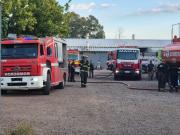 Fotos y video: se incendió una fábrica de chizitos en Coquimbito