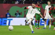 Riyad Mahrez mete a Argelia a los octavos de final