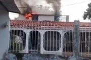 Incendio afectó vivienda en Flor Amarillo, Valencia (+Video)