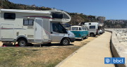 Guardando lugar: casas rodantes se toman borde costero de Valparaíso a 2 días de Año Nuevo en el Mar