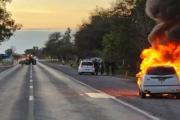 Impactante incendio vehicular generó alarma en la Ruta 34