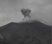 Volcán Puracé en Colombia emite columnas de ceniza de hasta 400 metros