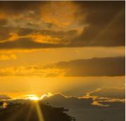 El aliento del Sol: Crónica de una Luz que enseña a soltar