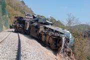 México investiga causas del accidente de tren que dejó 13 muertos en Oaxaca
