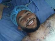 Duván Vergara mantuvo en vilo a su familia y a los hinchas de Racing: alquiló un quirófano, estuvo dos días sin comer y se sometió a una sesión de tatuaje de 9 horas