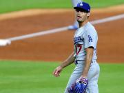 MLB: Polémico lanzador le dice adiós al beisbol