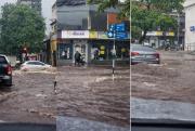 Caos en la ciudad, con calles anegadas tras el intenso temporal
