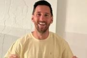 Messi sorprendió al posar con la camiseta de un club del Ascenso