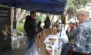 Turistas aprovecharon feria “Vive Punta Arenas” para llevarse recuerdos hechos por emprendedores locales