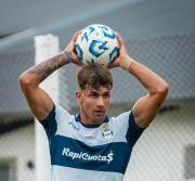 Quién es y cómo juega el pibe que será el suplente de Silva Torrejón ante las salidas de Melluso y Villalba