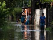 Inundaciones en Corrientes: el agua no baja, hay más evacuados y pronostican que seguirá lloviendo