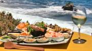 El restaurante enfrente del mar donde un plato de pasta con mariscos cuesta $20.000