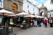 Una rutina histórica en los locales de comida bajo la Catedral de Quito llega a su fin