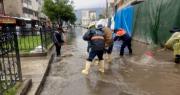 Calles y desniveles quedaron bajo el agua tras lluvias en la ciudad de Cochabamba