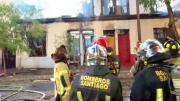 Voraz incendio consumió casona en Santiago Centro: Vecinos del sector debieron ser evacuados