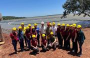 Itaipú fortalece vínculo con la academia con visitas a su Planta Solar Flotante
