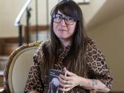 Una inmigrante, un iPod y canciones noventeras: la cubana Legna Rodríguez publica ‘Paroled’